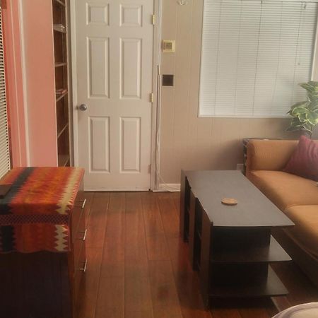 Woodland Hills Best Priced Room Los Angeles Exterior photo